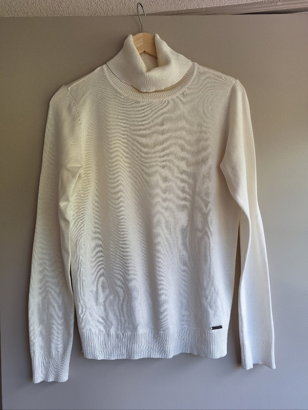 Calvin Klein White Ribbed Turtleneck Sweater Size S READ: Minor Flaw